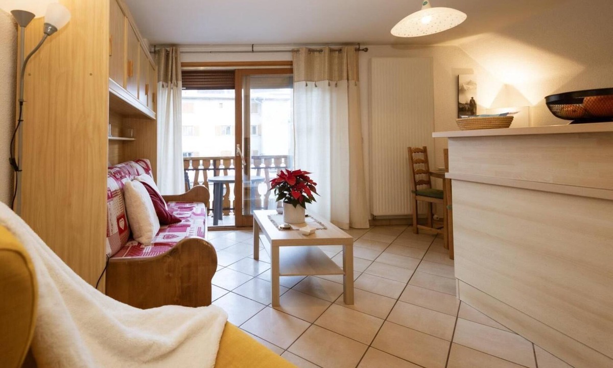 Valloire Apartment | 100m from shops, 2nd floor, balcony, ski locker, 38m², Valloire
