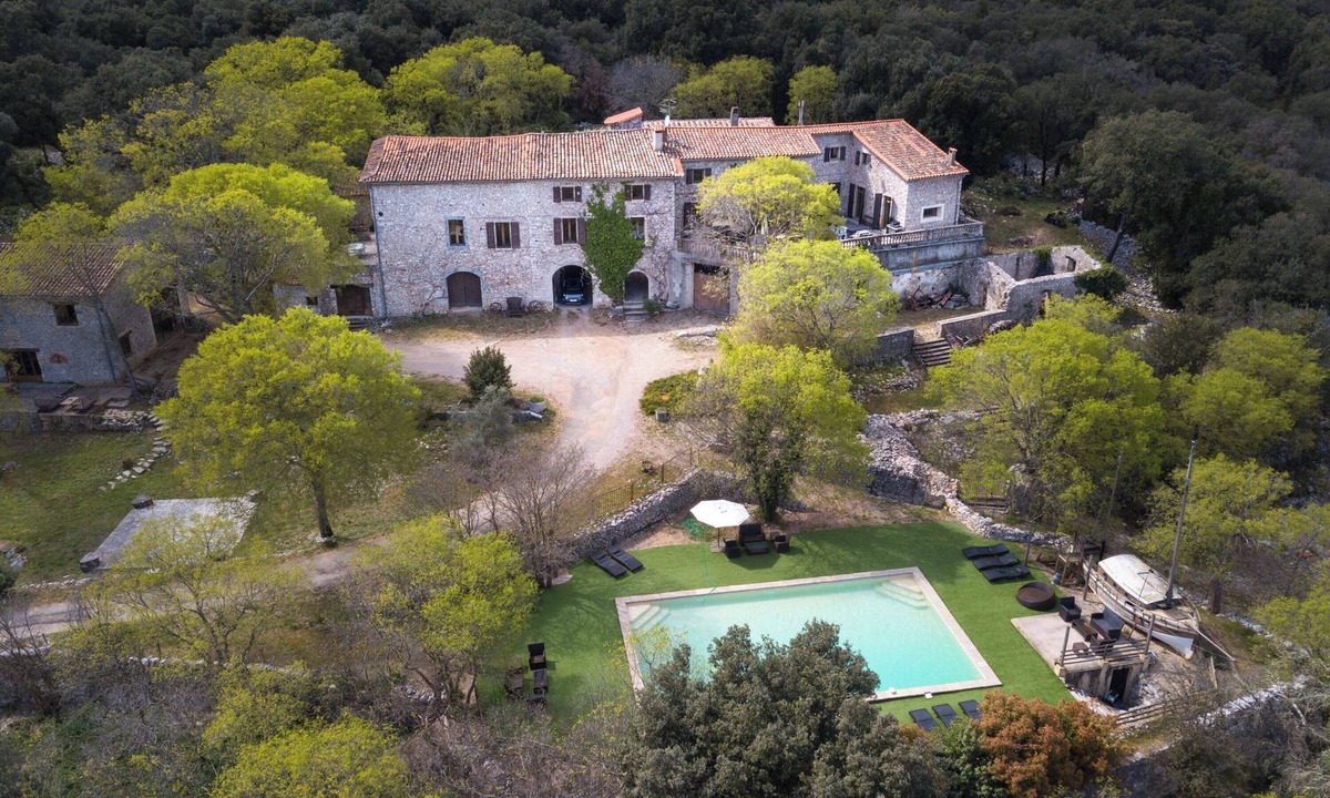Brissac House | 15th-century gîtes with large swimming pool in the Gorges de l'Hérault