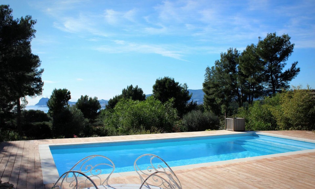 La Ciotat Villa | 2 km from the beach, villa with a pool, air conditioning, and a beautiful ocean view