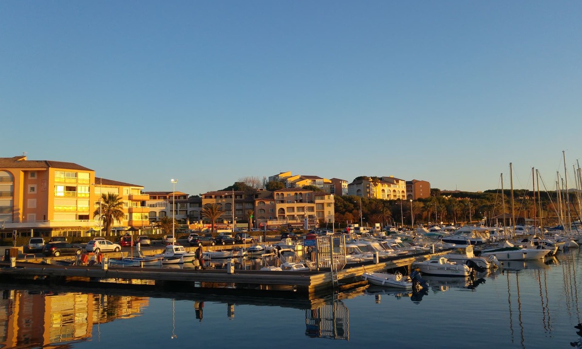 Six-Fours-les-Plages Apartment | 2 ROOM APARTMENT ALL COMFORT with CLIM