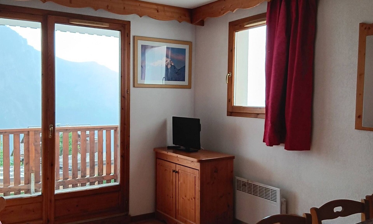 Puy-Saint-Vincent Apartment | 2-Room Apartment for 6 People with Balcony in Puy-Saint-Vincent