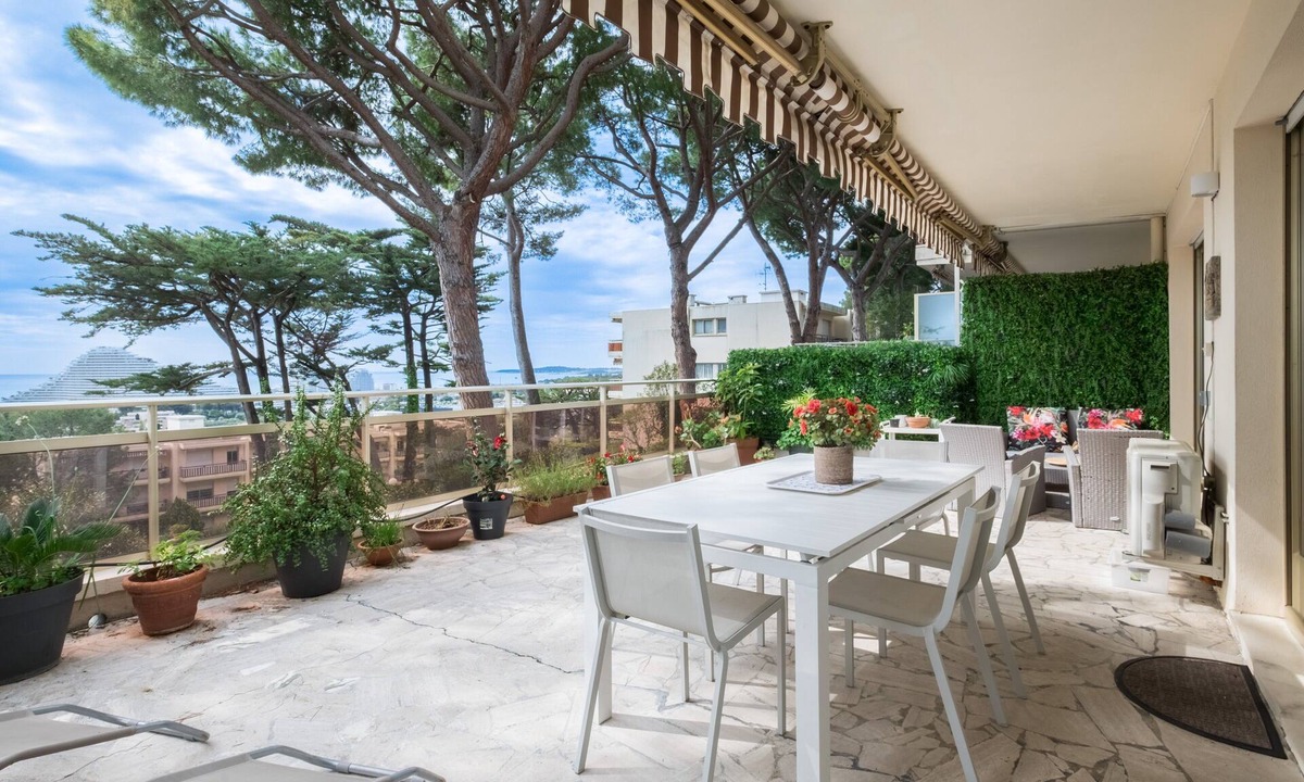 Bastide Giraud Apartment | 2-Room Apartment with Sea View, Pool and Tennis