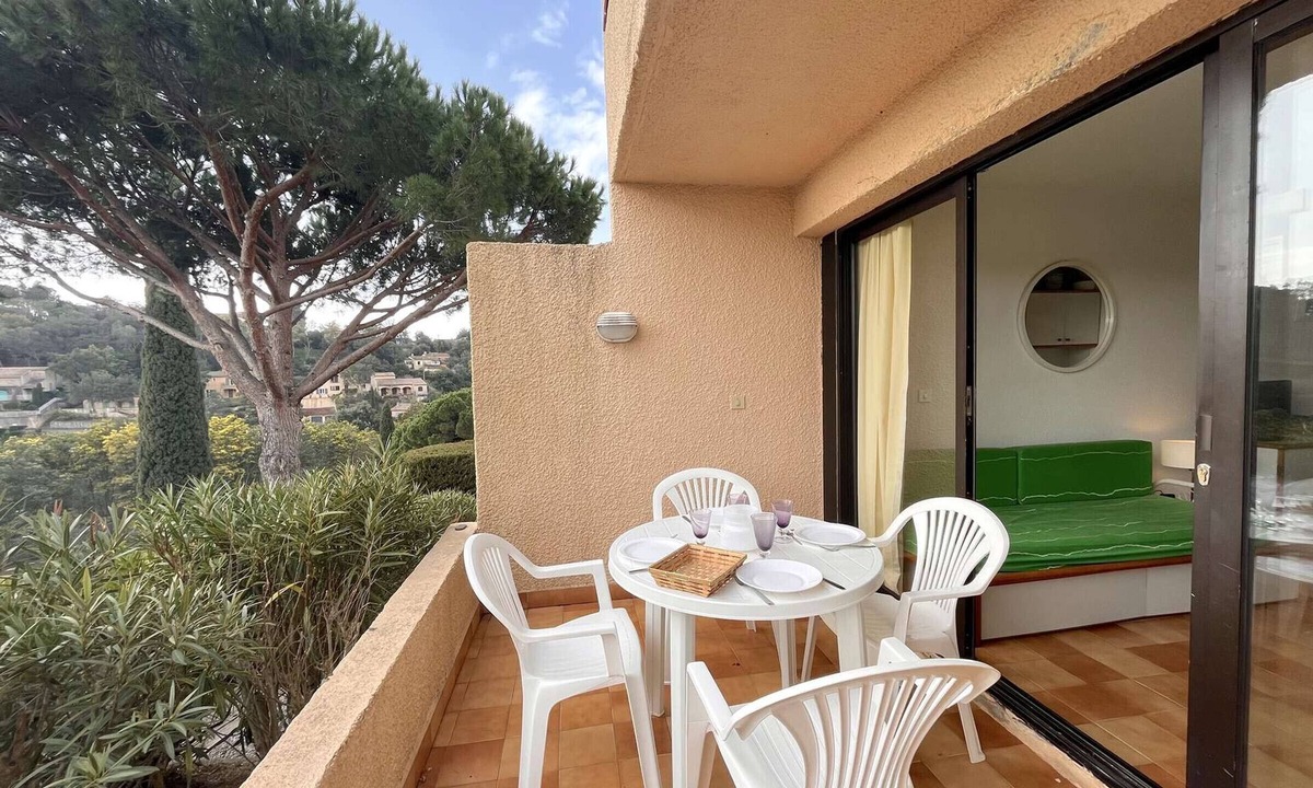 La Croix-Valmer Apartment | 2-Room Apartment Sleeps 4 with Pool, Tennis, Parking in La Croix-Valmer