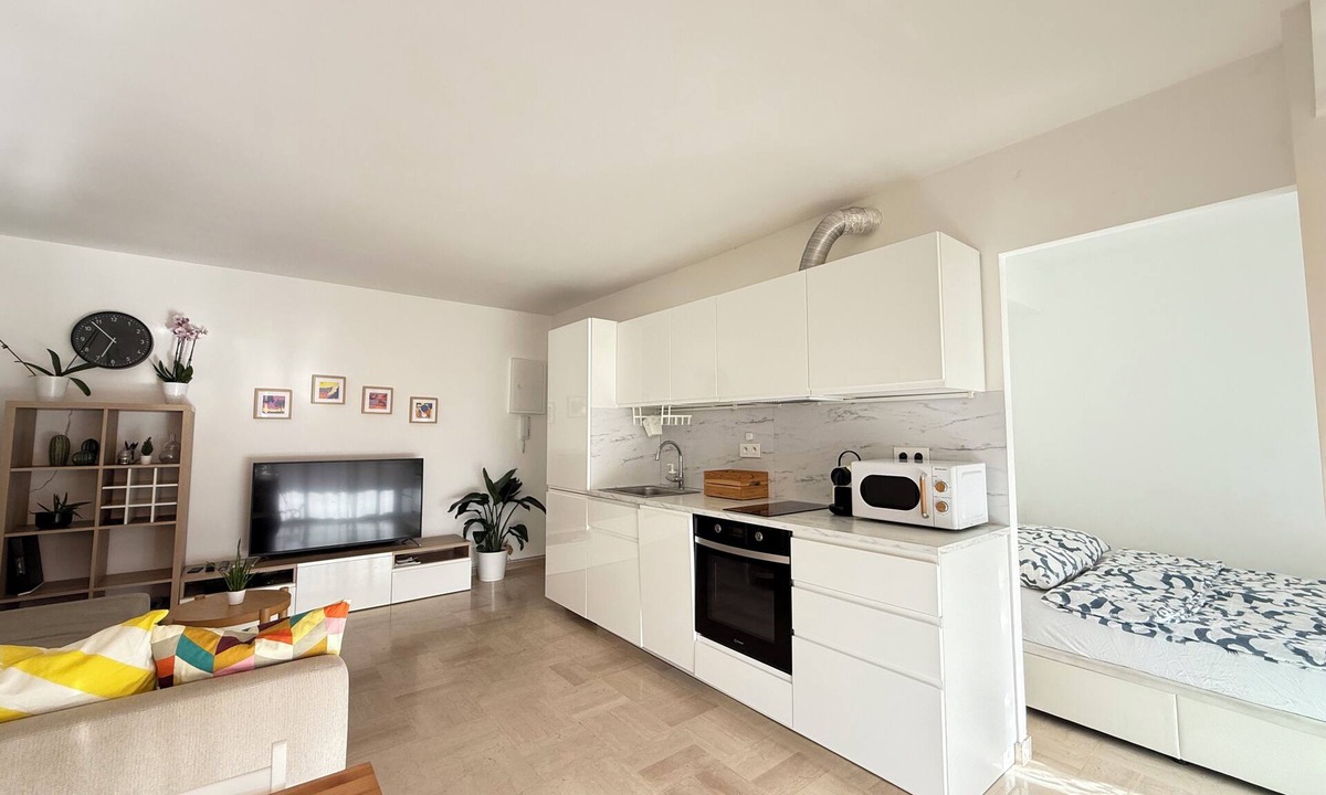 Juan-les-Pins Apartment | 2-room apartment in Juan-les-Pins, Antibes - terrace, close to the beach