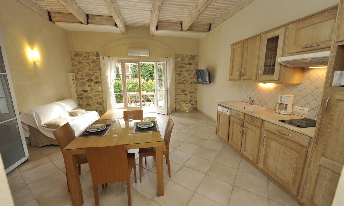 La Croix des Gardes Apartment | 2-room apartment with terrace 800 meters from the beaches