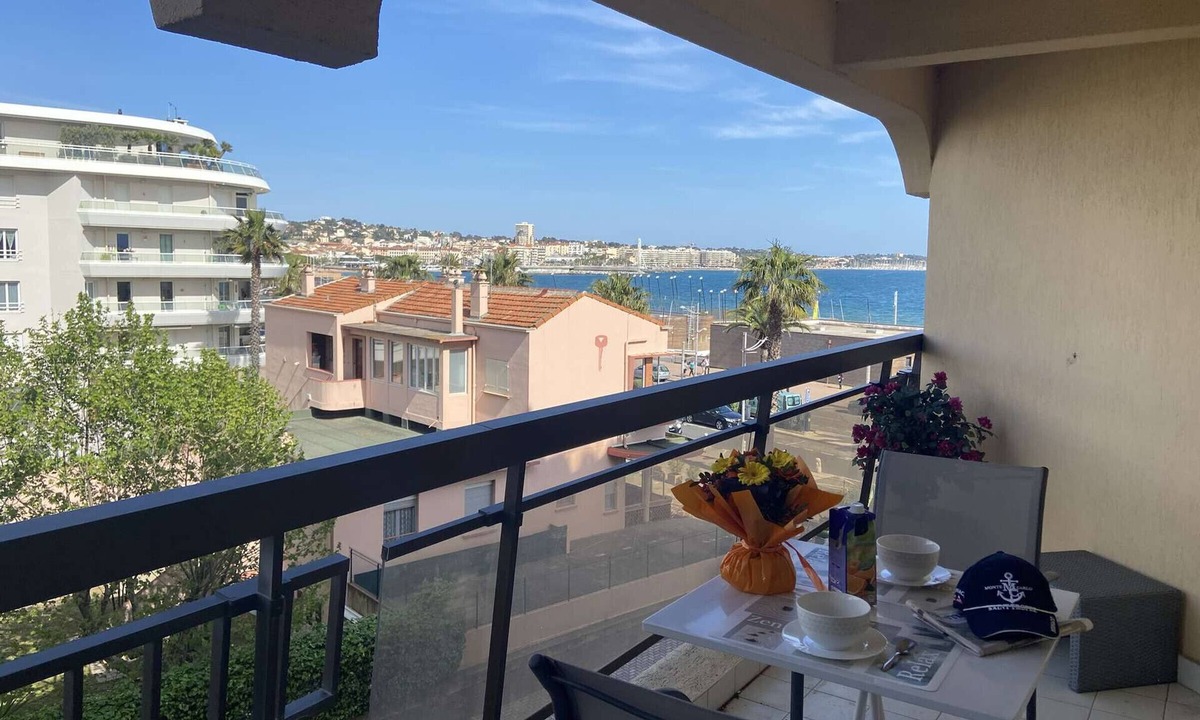 Frejus Plage Apartment | 2-room apartment with terrace near the beach