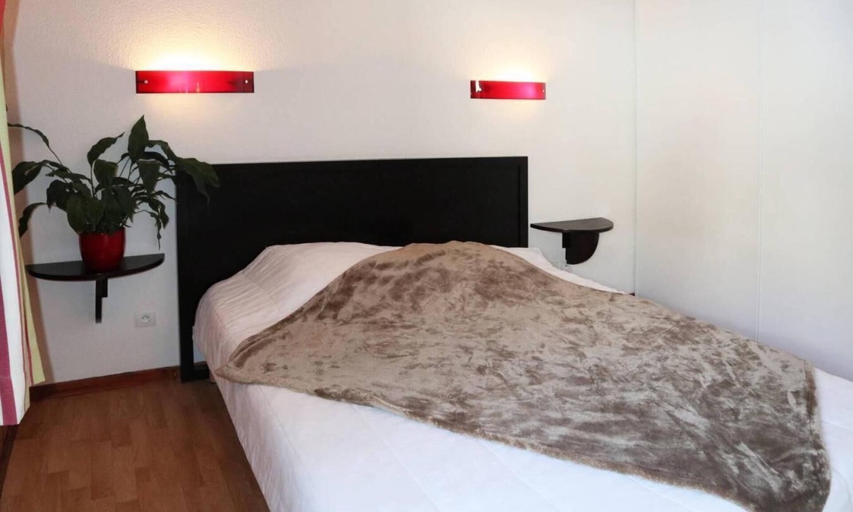 Les Orres Apartment | 200m from shops, 2nd floor, view swimming pool, swimming pool, sauna, hammam, balcony, ski locker