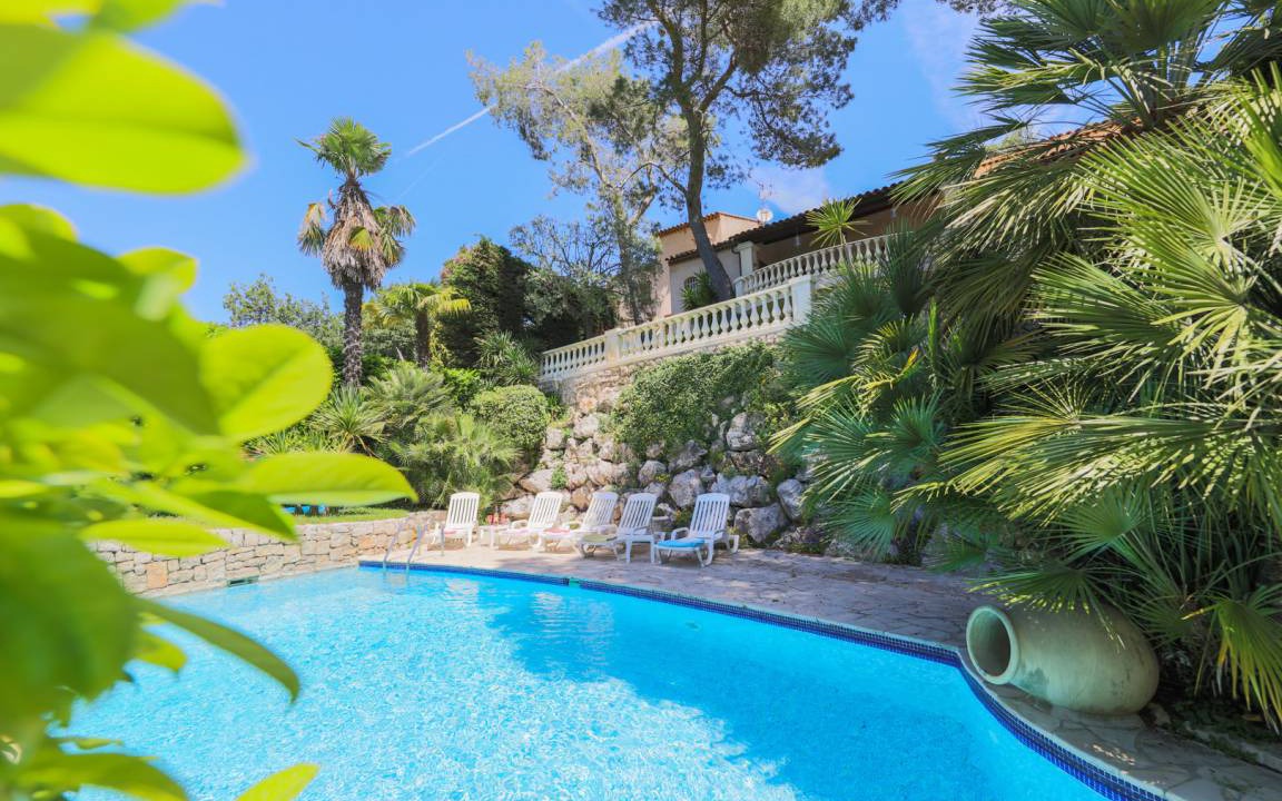 Tourrette-Levens Villa | 230 m² Villa ∙ 4 bedrooms ∙ 8 guests