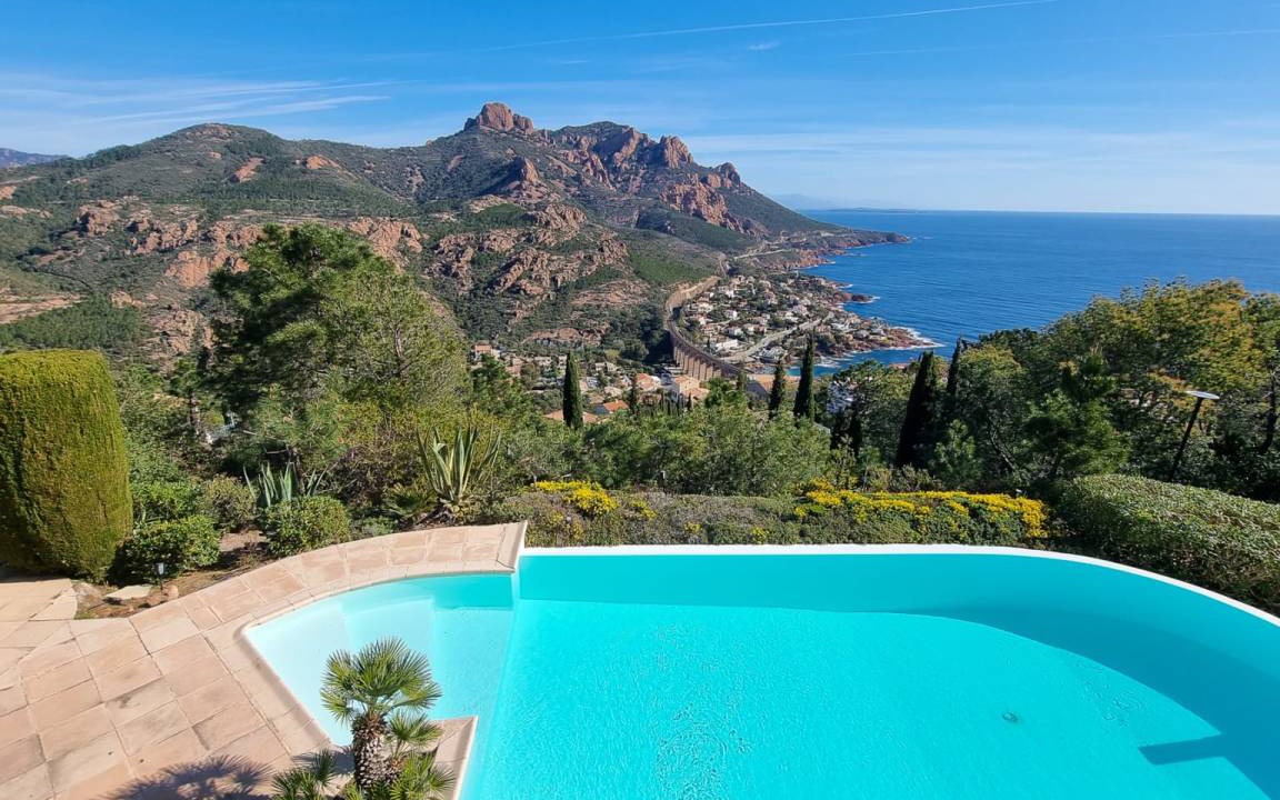 Antheor Villa | 290 m² Villa ∙ 7 bedrooms ∙ 14 guests