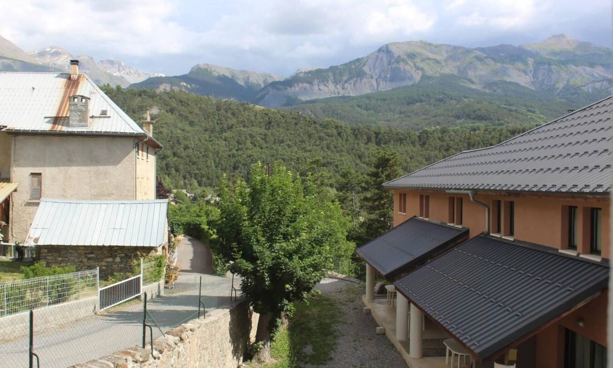 Jausiers Apartment | 2nd floor, swimming pool, hammam, parking, tv, 35m², Pra Loup