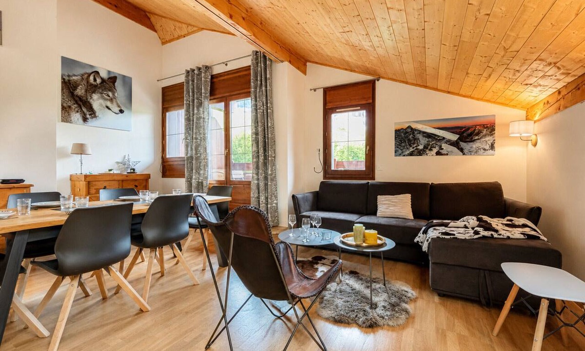 Flumet Apartment | 3-bedroom duplex at the foot of the slopes with pool and parking