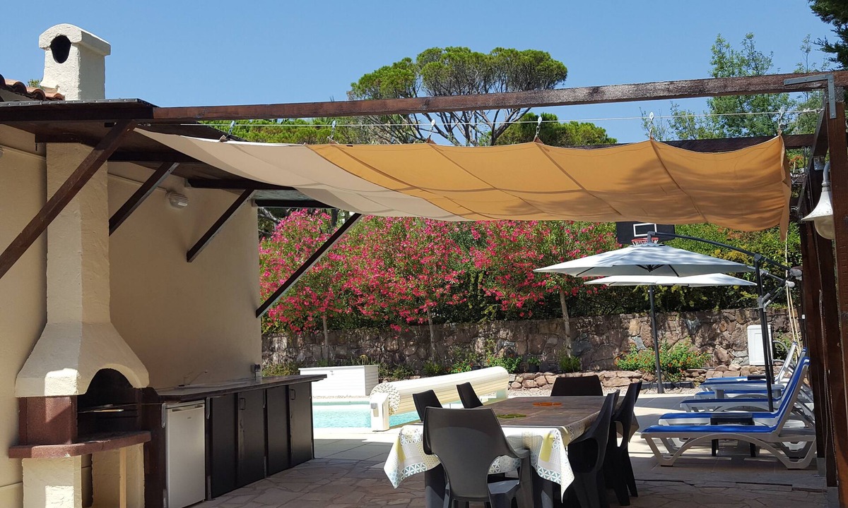 Boulouris-sur-Mer Villa | 3 bedroom Upstairs Villa Apartment + shared heated pool in Boulouris, St Raphaël