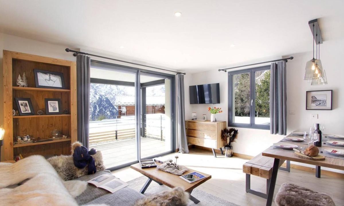 Venosc Apartment | 300m from shops, 2nd floor, terrace, tv, 48m², Les 2 Alpes