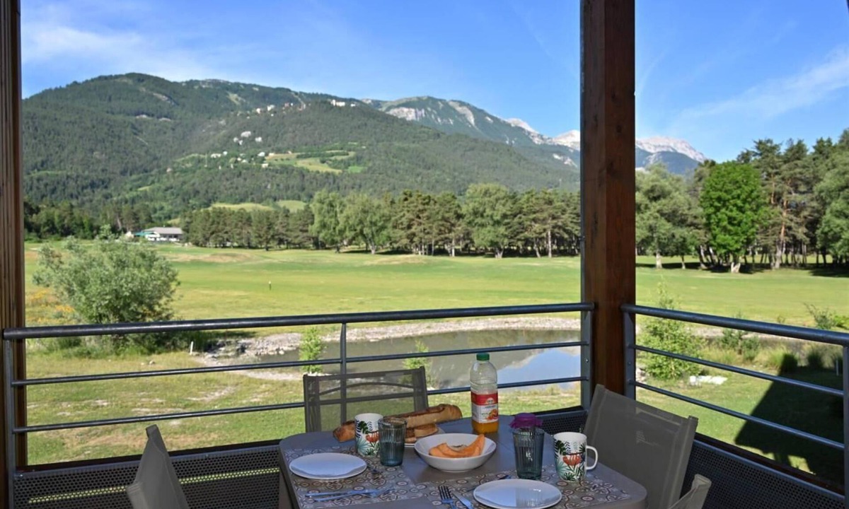 Barcelonnette Apartment | 300m from shops, Ground floor, parking, tv, ski locker, 49m², Pra Loup