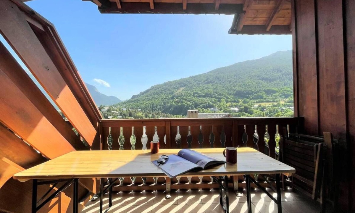 Forville Apartment | 3rd floor, view panoramic, balcony, tv, 64m², Serre Chevalier