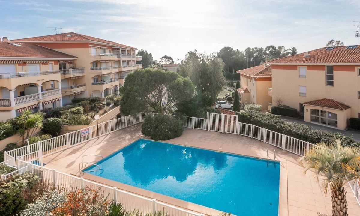 Boulouris-sur-Mer Apartment | 4* - sea view - 2 bedrooms - parking - swimming pool