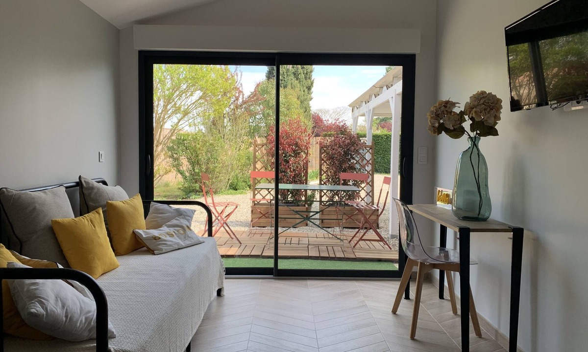 Bourran Condo | 40m2 accommodation with communal swimming pool