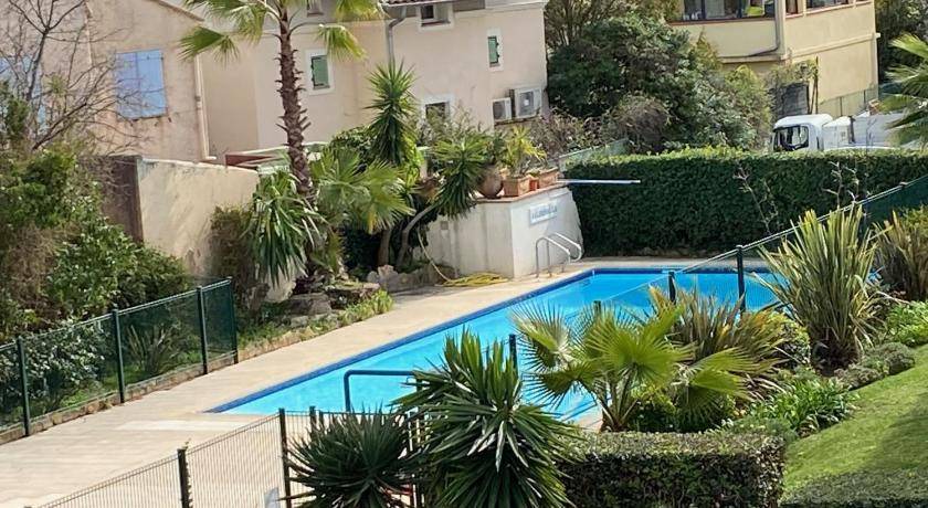 Mandelieu-la-Napoule Beach House | 48 m² House ∙ 2 bedrooms ∙ 4 guests