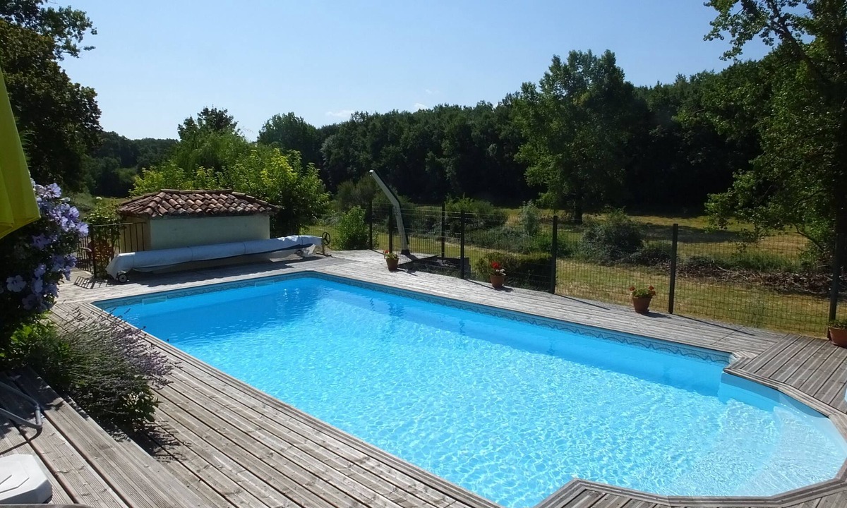Chalais Cottage | 5 Bedroom countryside gite with heated pool close to Chalais, terraces & garden