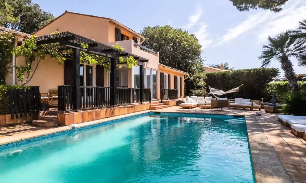 La Roquette-sur-Siagne Villa | 5-bedroom villa with a sauna, pool, and ocean view.