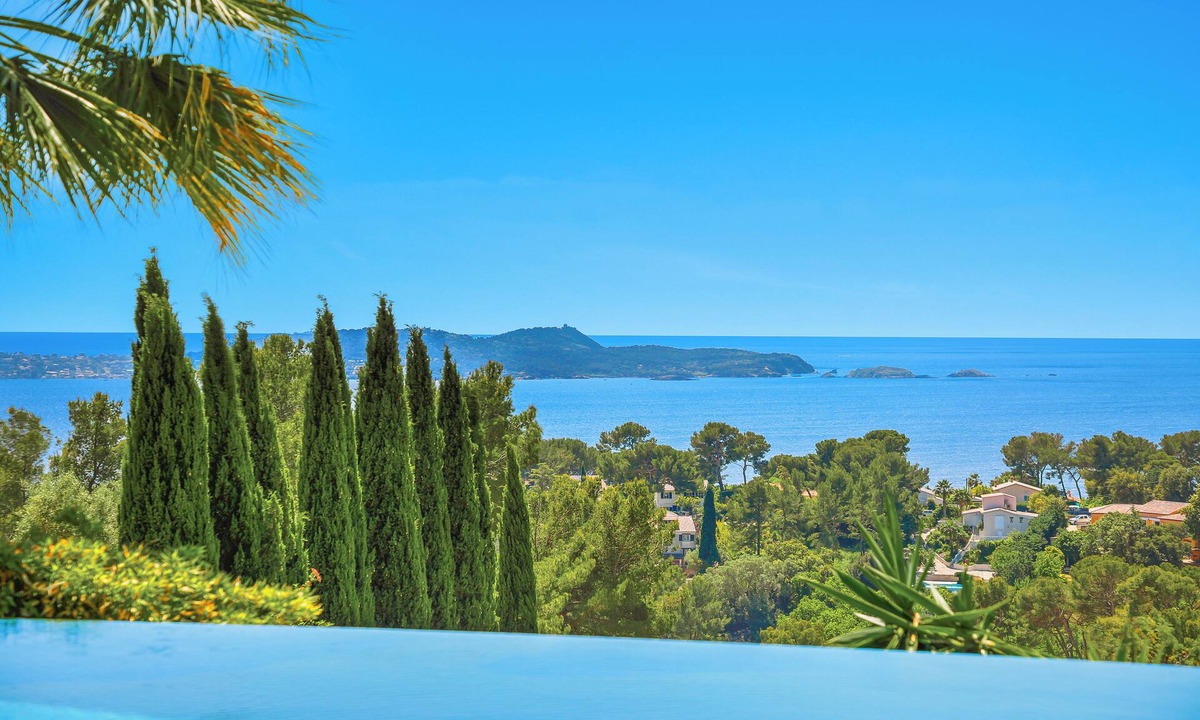 Hyeres Villa | 5* Villa MANAE with breathtaking view of the Presqu'île de Giens