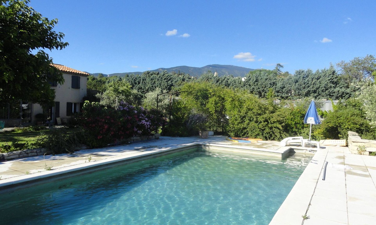 Bedoin Cottage | 600m from the village, fully renovated gîte, all comforts, pets welcome.