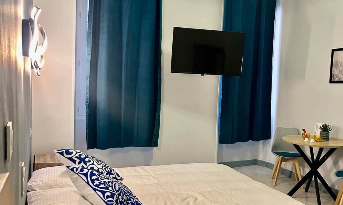 Saint-Charles Apartment | 9 - L'Azur Intime - St. Charles Station