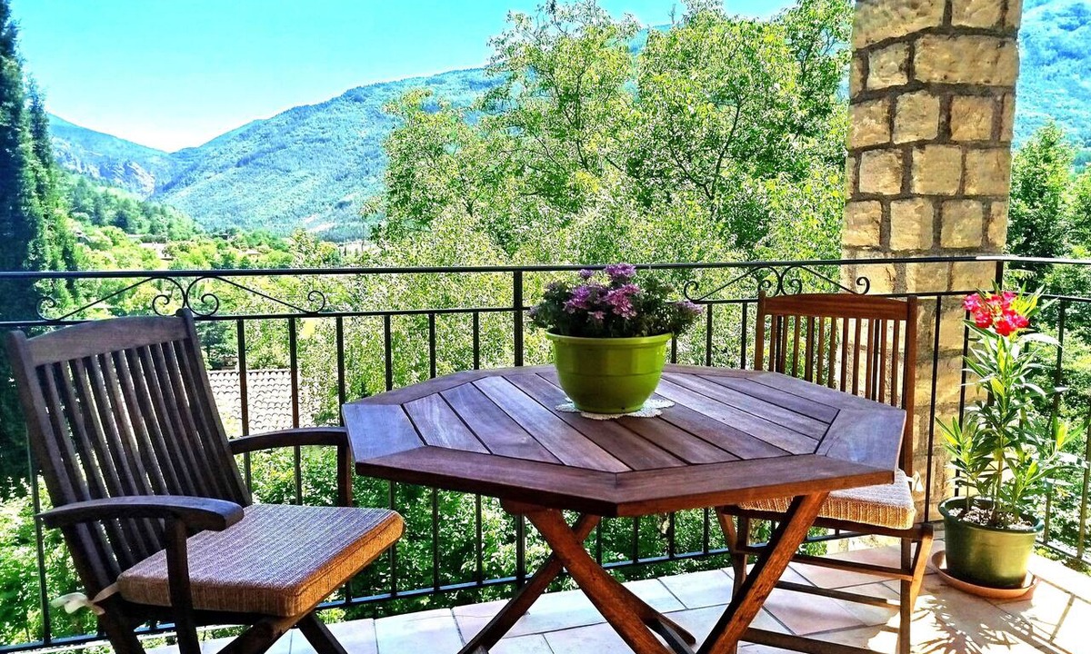 Annot Ski Chalet | A charming retreat in the heart of nature, the medieval village of Annot, at an elevation of 700 m,