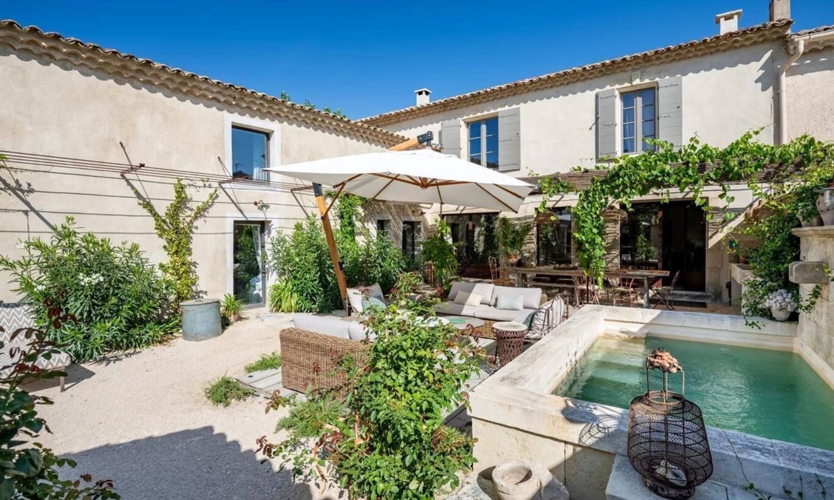 Molleges House | A little Provençal gem in the heart of a village with a cooling pool