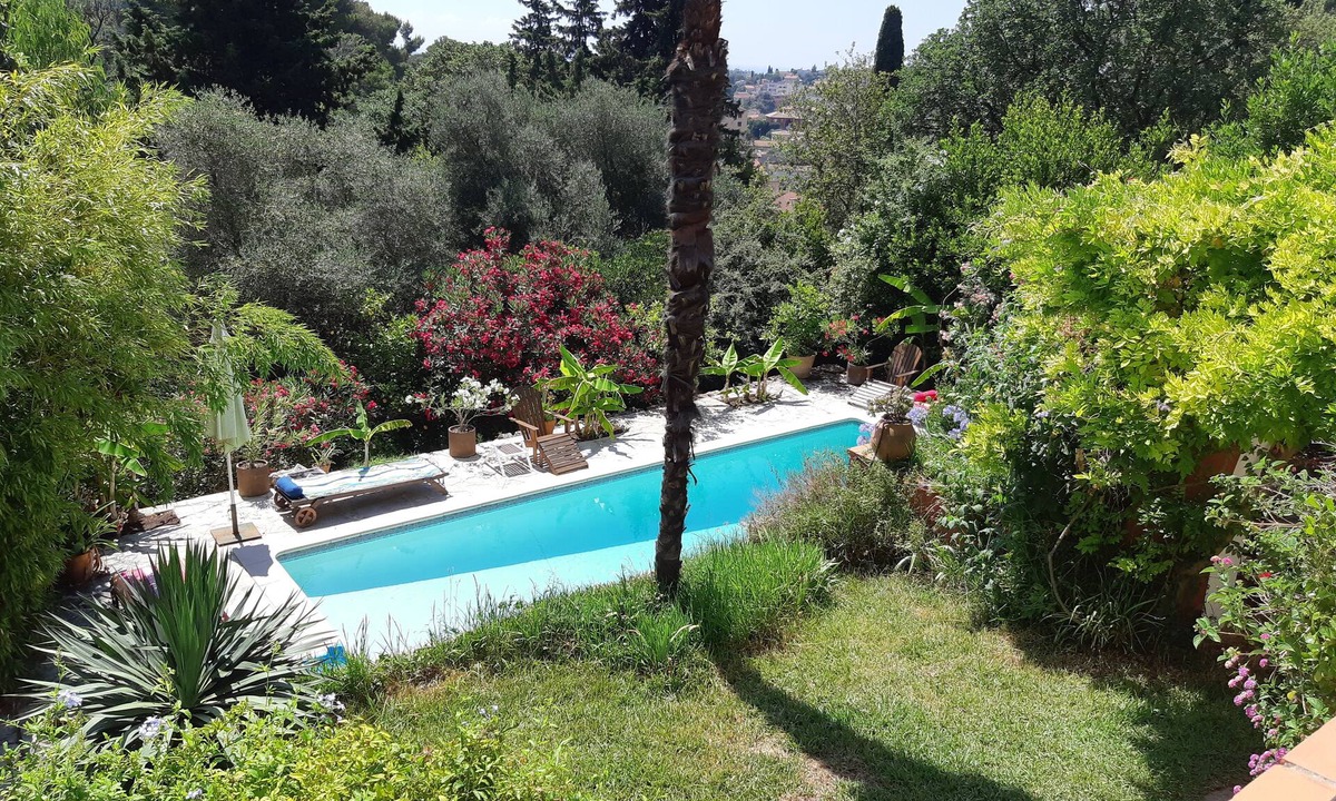 Le Cannet Villa | A peaceful stay in a beautifully wooded setting in town