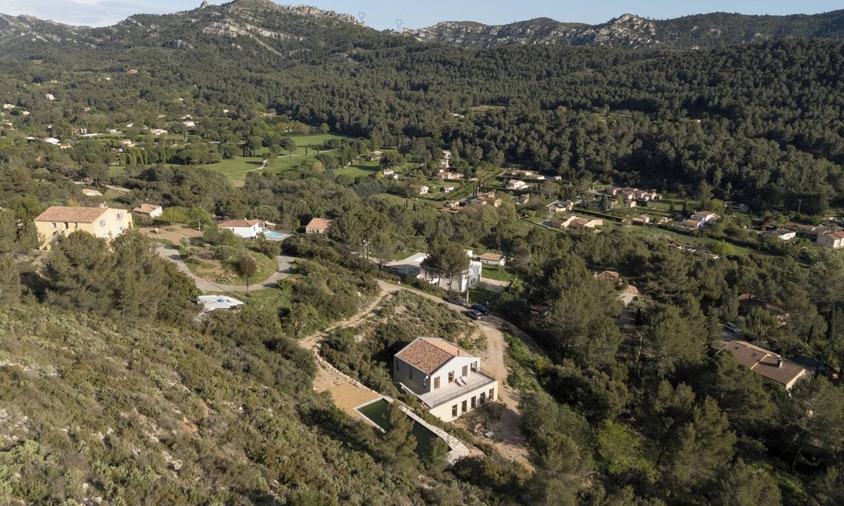 Simiane-Collongue House | A quiet home, between Provence and the Calanques