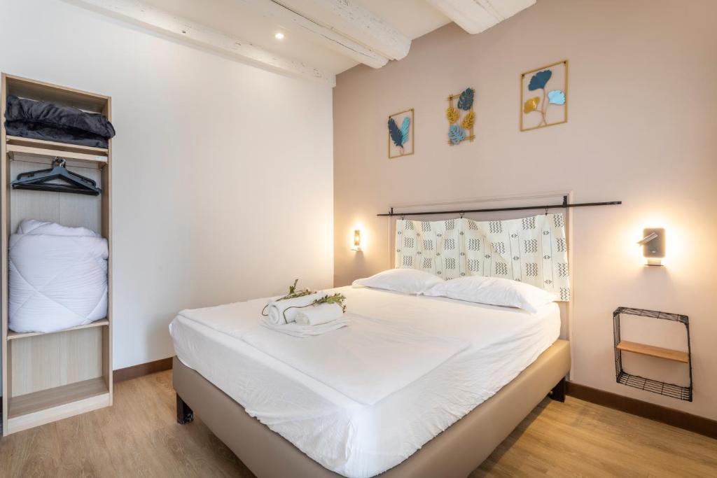 Les Grands Carmes Apartment | Adira Marseille Panier 2 étoiles