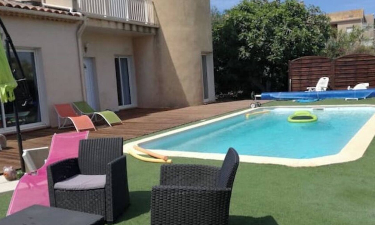 Giens Apartment | Air-conditioned 2-room apartment between 2 Beaches + Pool & Pergola - Giens
