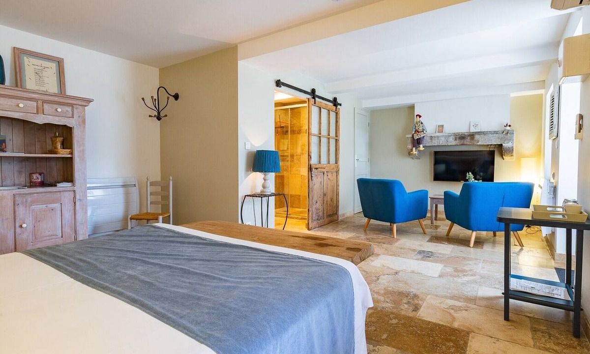 Charols Bed & Breakfast | Air-conditioned “Lavande” Guest Room on Garden Level with Mountain View