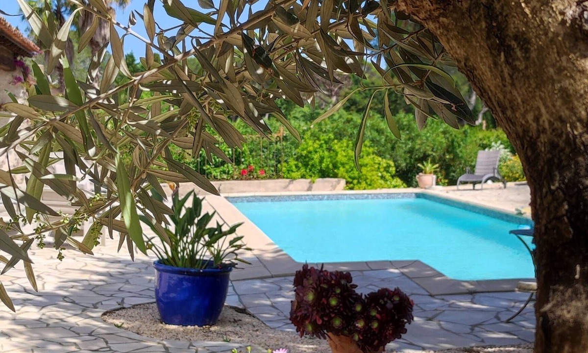 Valescure Villa | Air-conditioned Provençal villa with a pool - 4 bedrooms/10 guests