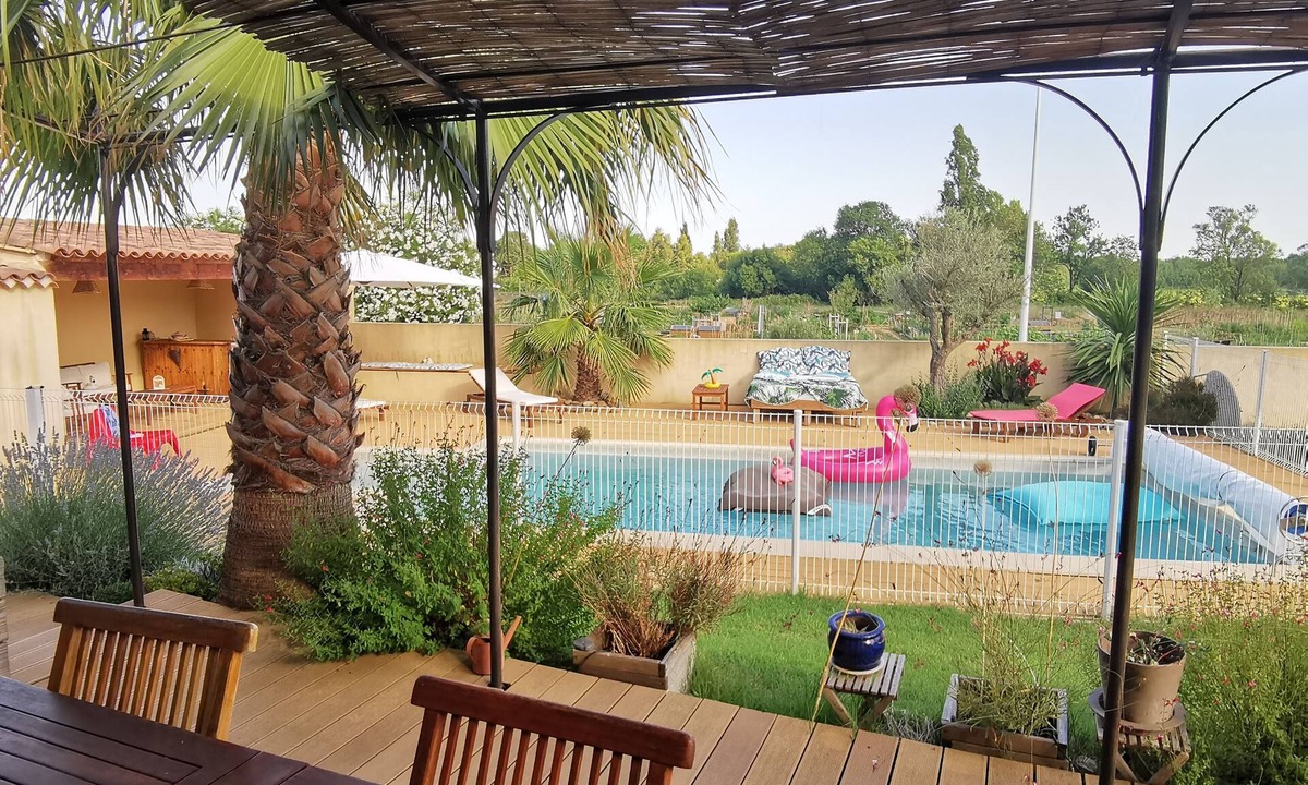 Bellegarde House | Air-conditioned villa with fenced pool 4 bdrms near Nîmes Arles