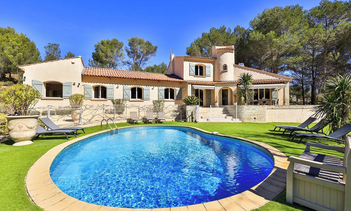 Ventabren Villa | Air-conditioned villa with swimming pool, rated 4 stars, 10 minutes from Aix-en-Provence.