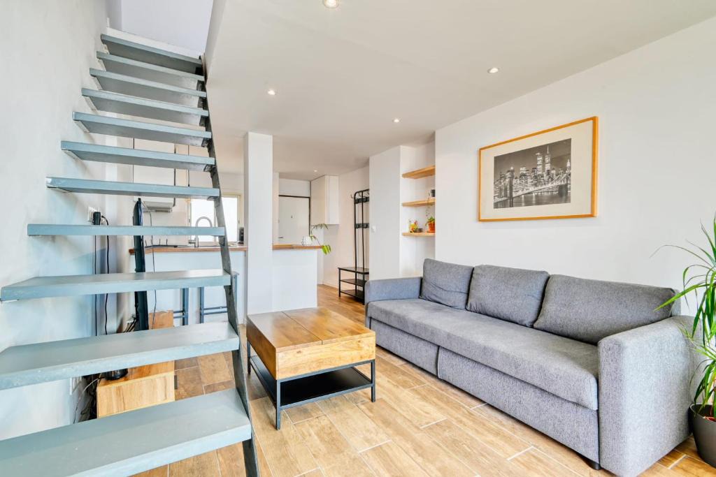 4th Arrondissement Apartment | An elegant apartment with a breathtaking view of the surrounding area