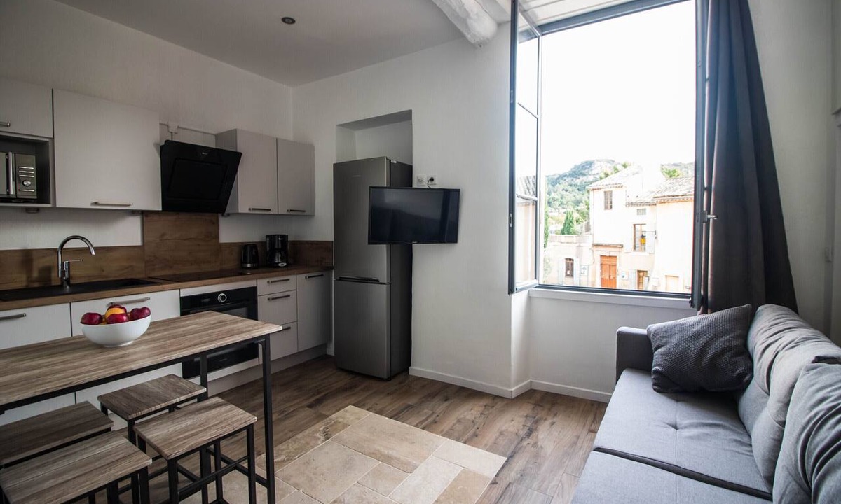 Saint-Paul-Trois-Chateaux Apartment | Apartment-Superior-Private Bathroom-Landmark view-L'Industriel