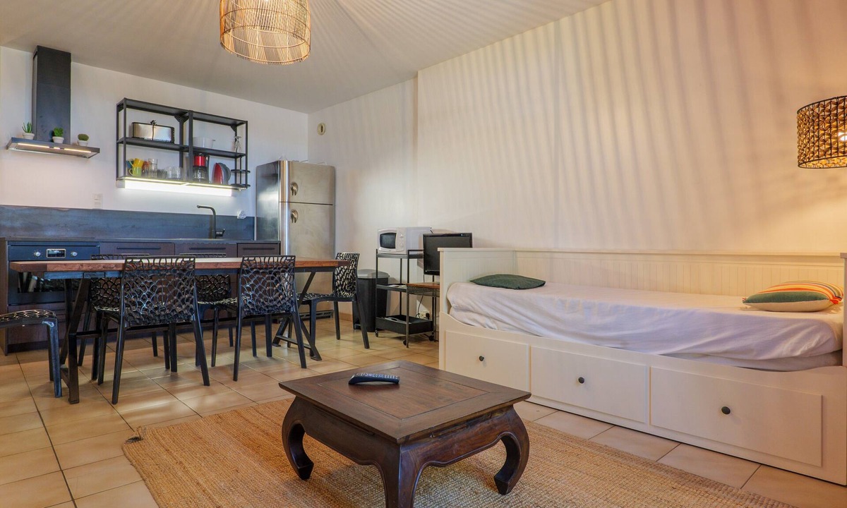 Vallon-Pont-d'Arc House | Apartment 'Corinne' with Mountain View, Private Pool and Wi-Fi