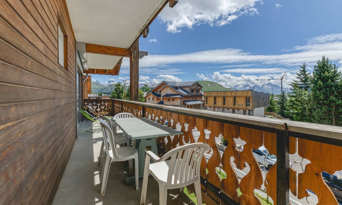 Eclose-Est Apartment | Apartment 'Crocus 4-5 55m2' with Balcony and Wi-Fi