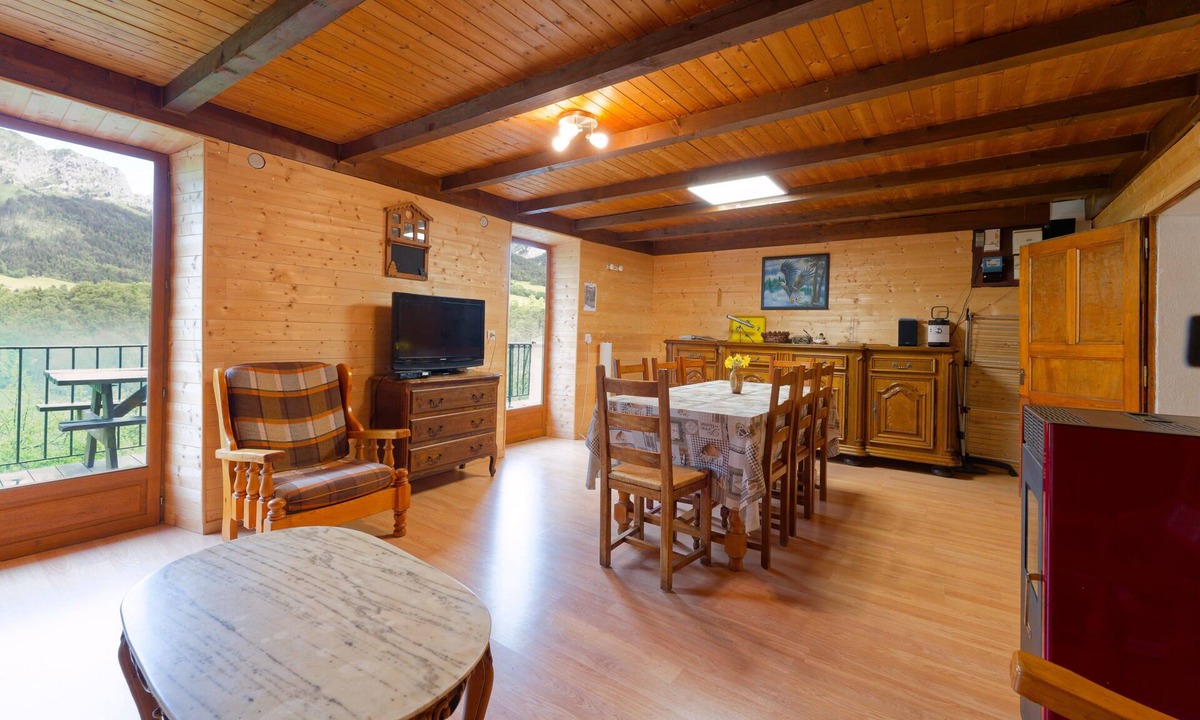 Montmin Apartment | Apartment 'Gite La Ferme' with Mountain View, Balcony and Wi-Fi