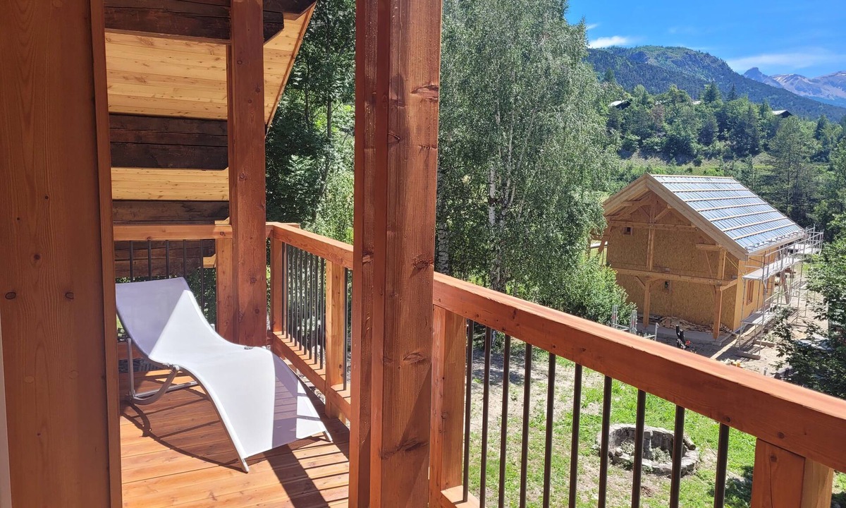 Vallouise Apartment | Apartment in detached house in the heart of Vallouise! Private parking lot