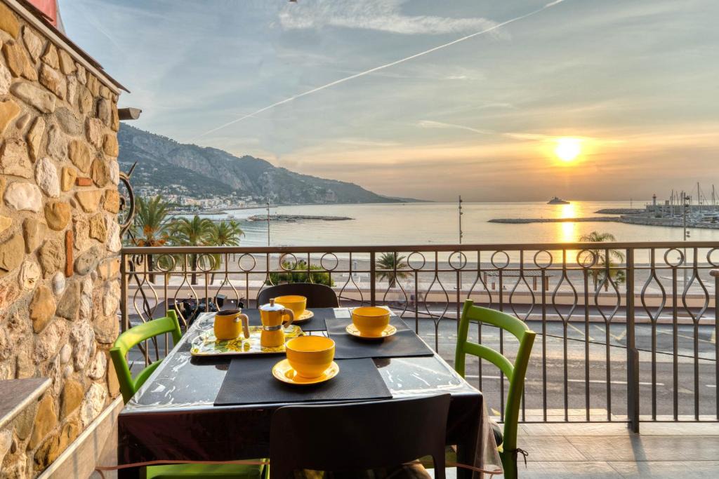 Menton Apartment | Apartment les Sablettes panoramic sea view