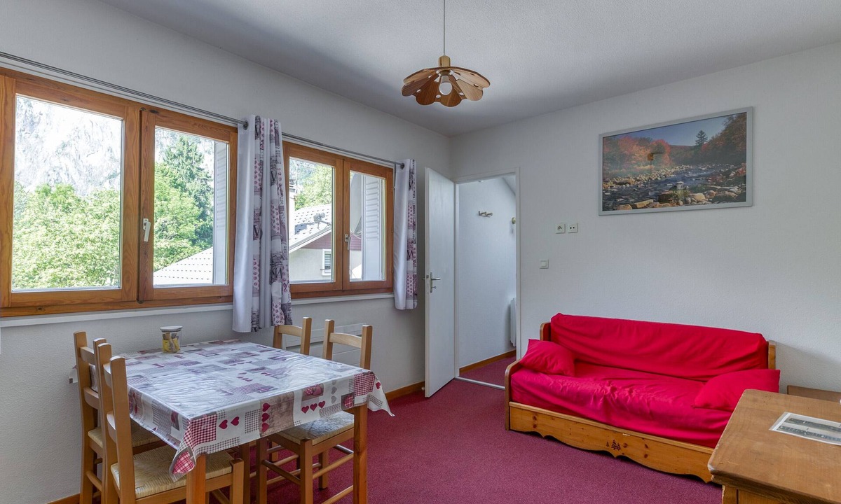 Le Bourg-d'Oisans Apartment | Apartment 'Marmotte' with Mountain View, Shared Garden and Wi-Fi