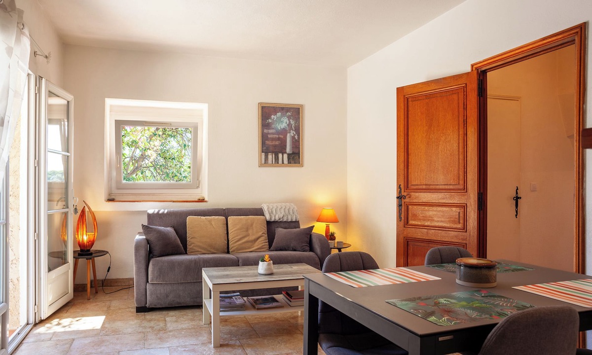 Cassis Apartment | Apartment 'Somptueux Avec Jardin' with Sea View, Wi-Fi and Air Conditioning
