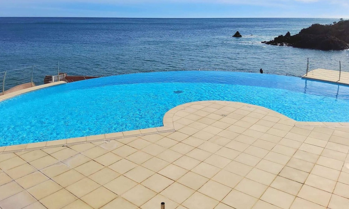 Le Trayas Apartment | Apartment "Trayas" with Sea View, Shared Pool & A/C