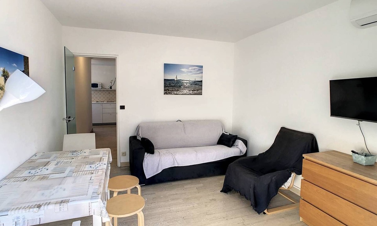 Sainte-Maxime City Centre Apartment | Apartment with air-conditioning