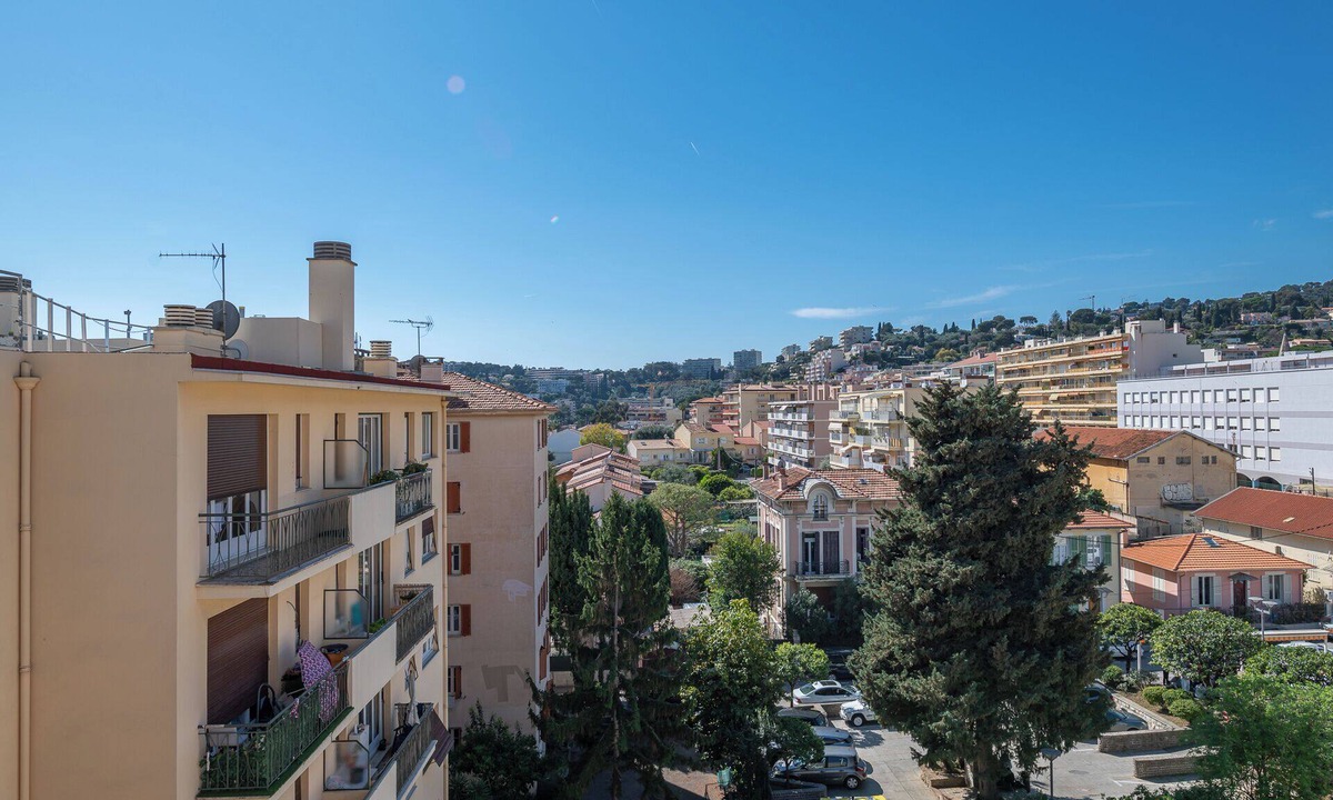Roquebrune-Cap-Martin Apartment | Appart lumineux climatisé au dernier étage – parfait pour 4 pers