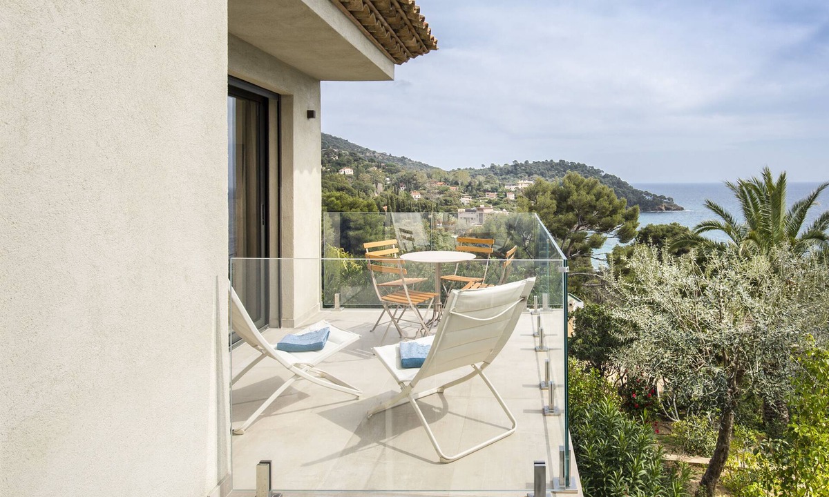 Le Rayol Apartment | Appartement de Charme Sunrise vue mer et ile du Levant 300 m de la Plage